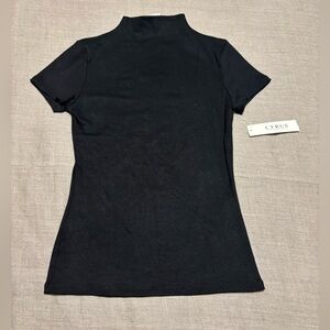 NWT CYRUS SHORT SLEEVE TURTLENECK TOP